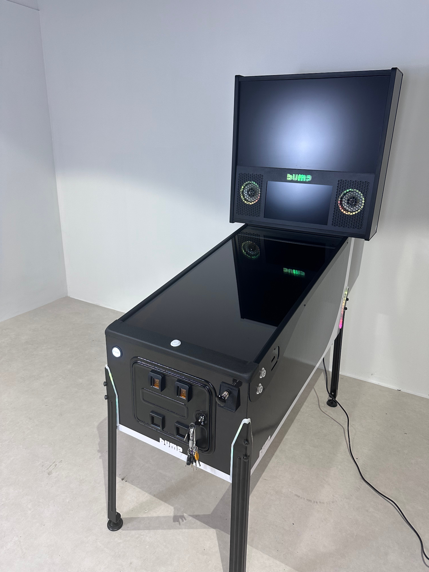 Détail backbox Bump avec écran OLED 4K et speakers RGB programmables