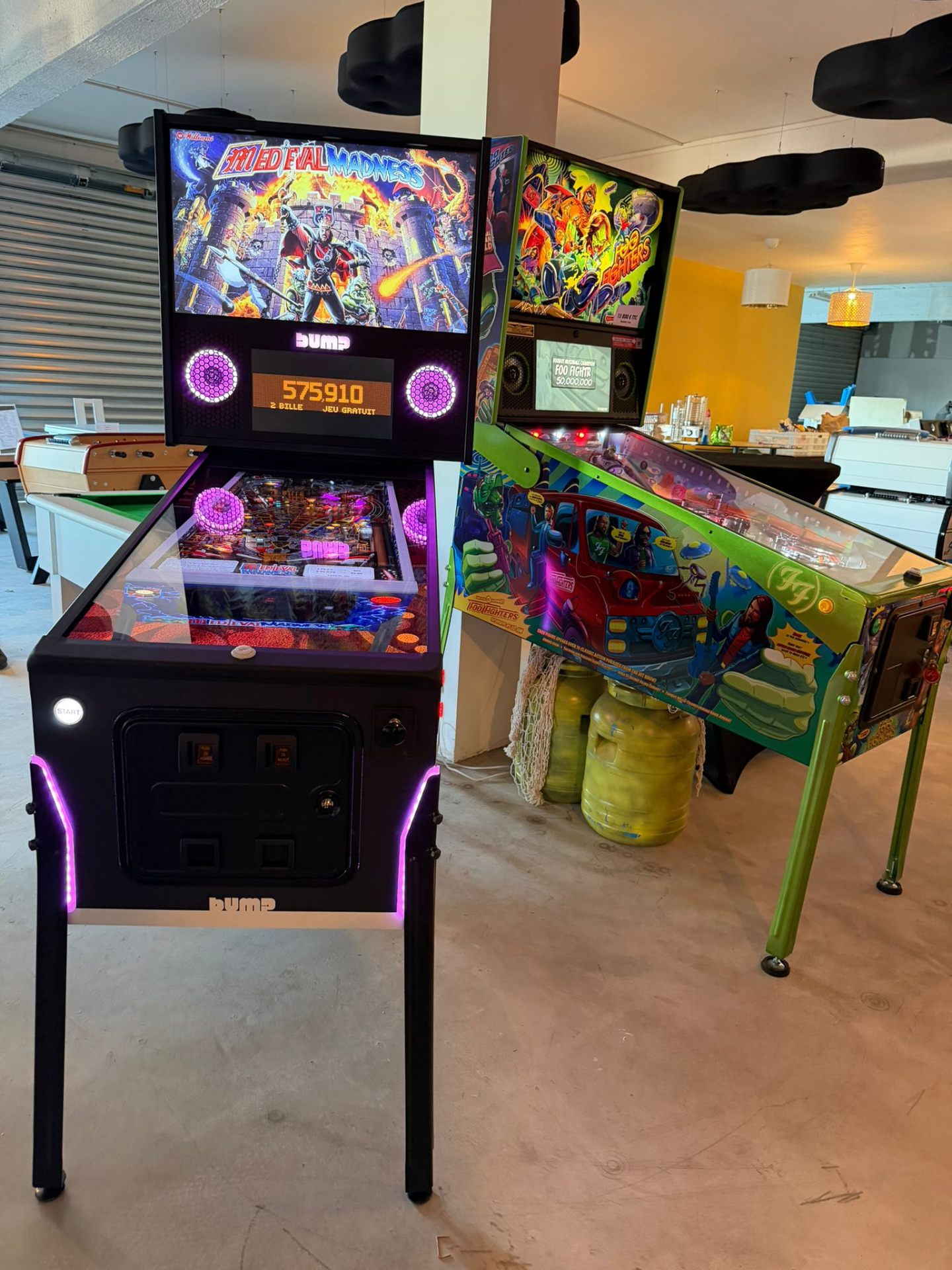 Comparaison flipper mécanique Williams™ vs virtual pinball Bump PRO : deux excellences différentes sans hiérarchie